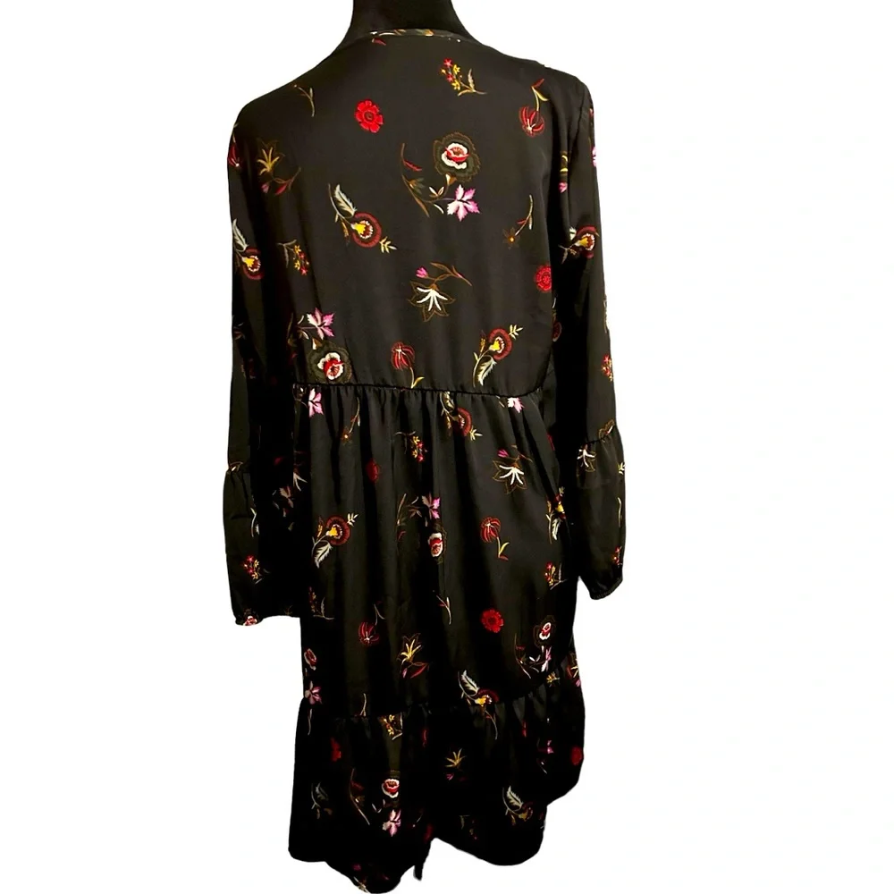 Old Navy black floral midi dress in size medium. 3/4 inch sleeves. Versatile. - Picture 5 of 6